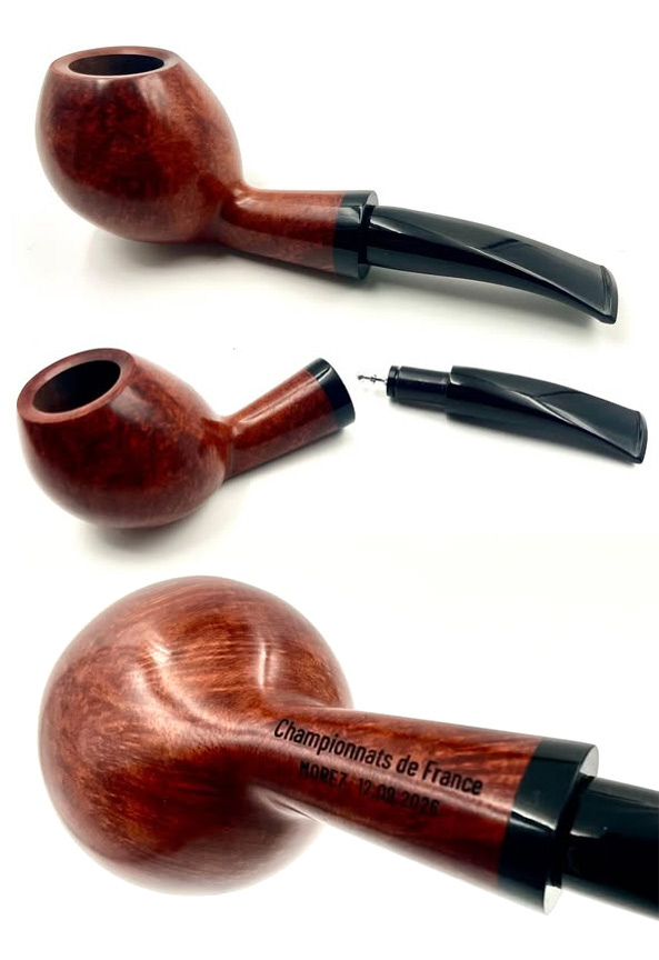 Pipe Chapuis-Comoy du championnat 2026 : fourneau ovoïde en bruyère, tuyau courbé, et gravure Morez 12.09.2026.