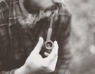 hipster-fumeur-de-pipe