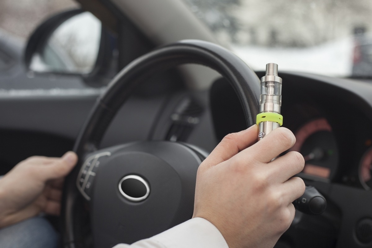 Vapoter au volant : que dit la loi ? - Blog smoking.fr