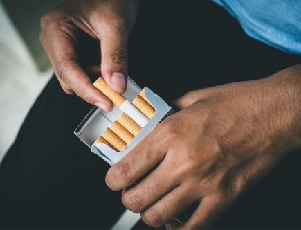 Cigarettes à moitié prix : le marché noir gagne du terrain