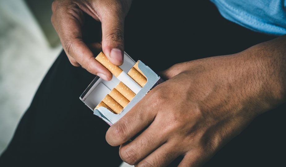 Cigarettes à moitié prix : le marché noir gagne du terrain