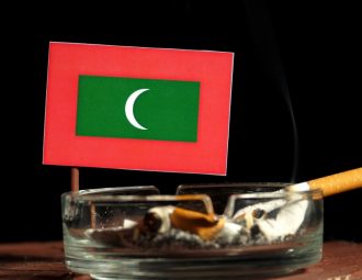 Maldives : interdiction de fumer pour les générations futures